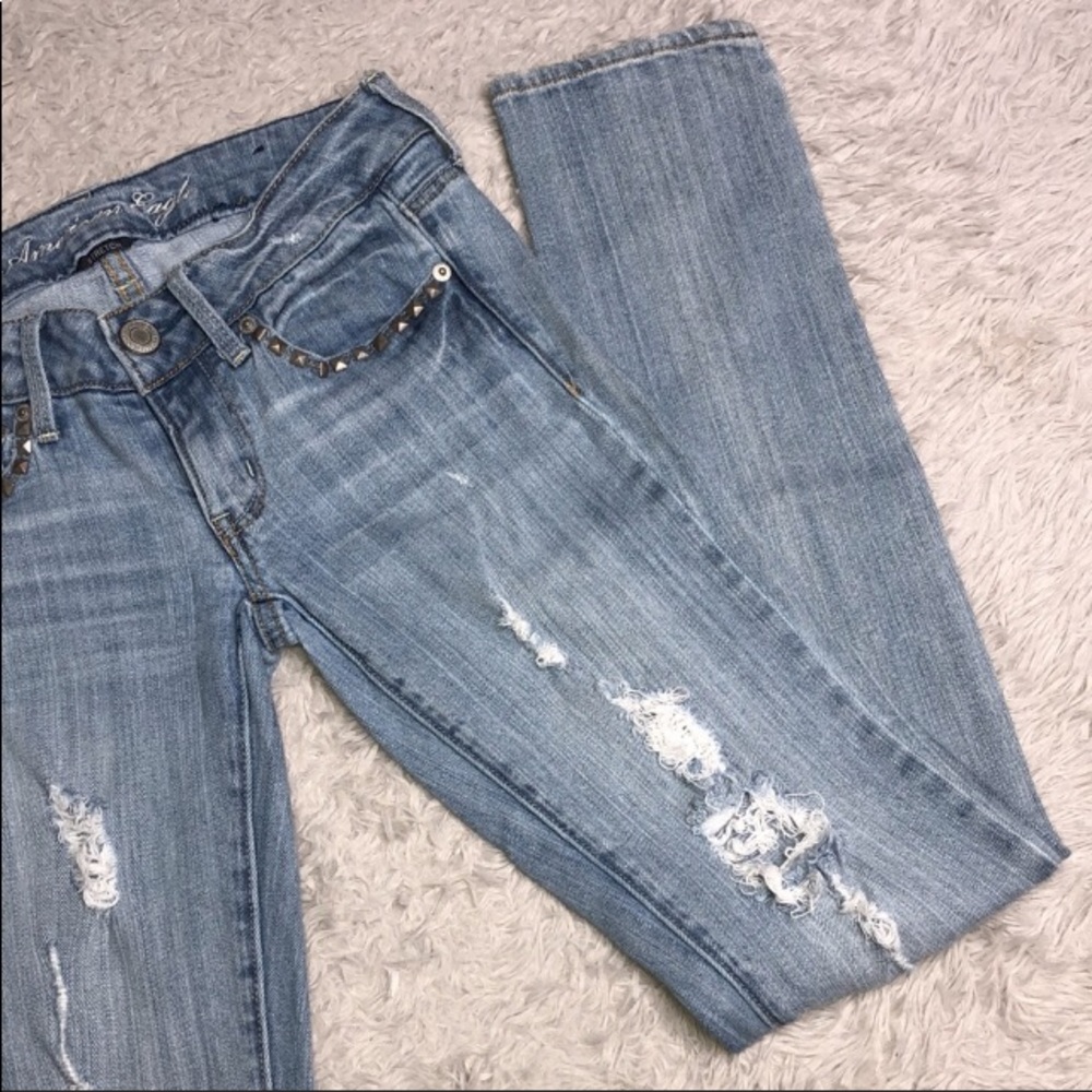 American Eagle Light Wash Distressed Skinny Jeans